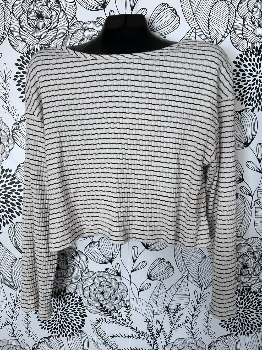 Reitman’s Cream and Black Long-Sleeved Top